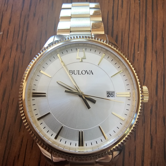 Bulova Men's Gold Tone Date Quartz Watch With White Dial - Needs Repairs - Picture 3 of 10